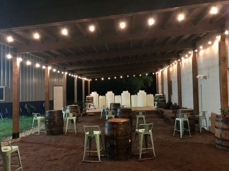 9 Illinois Wineries Where You Can Sip A Glass On A Bluff Overlooking The River
