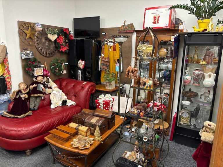 The 7 Enormous Arizona Secondhand Shops Where Your $25 Stretches Absurdly Far