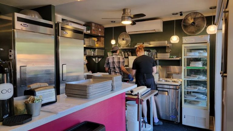 Why Do People Drive Hours For The Hot Pie At This Tiny Arizona Mountain Cafe?
