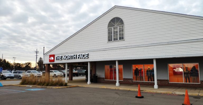 This Indiana Outlet Mall Has Shoppers Leaving With More Than They Planned