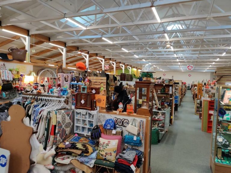 Spend A Rainy Day Digging Through Apple Annie Antique Gallery In Washington