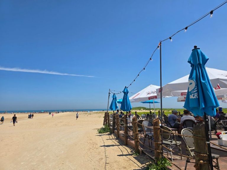 This Lakefront Illinois Restaurant With Real Sand Feels Like A Beach Vacation Far From Any Ocean