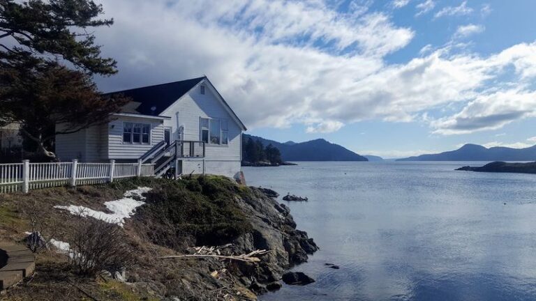 The Washington Town Few Travelers Mention Wins You Over In A Single Afternoon Stroll
