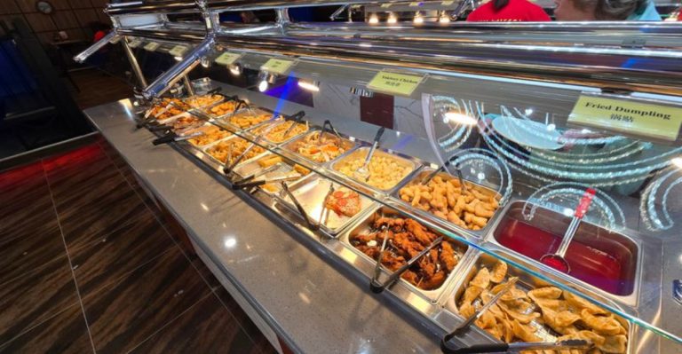 Colorado Buffets With Surprisingly Good Fried Chicken Locals Will Cross Counties For In 2026