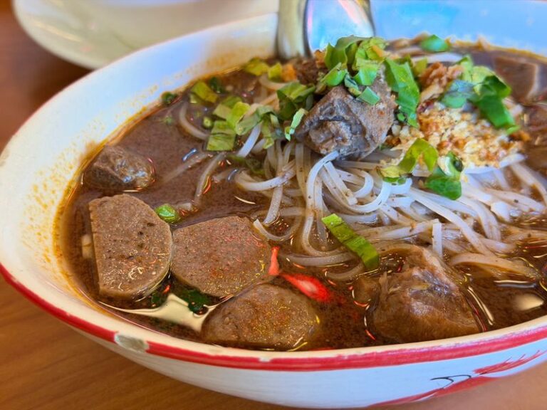 This Family-Run Illinois Kitchen Serves Thai Boat Noodles Like You’d Find On The Streets Of Bangkok