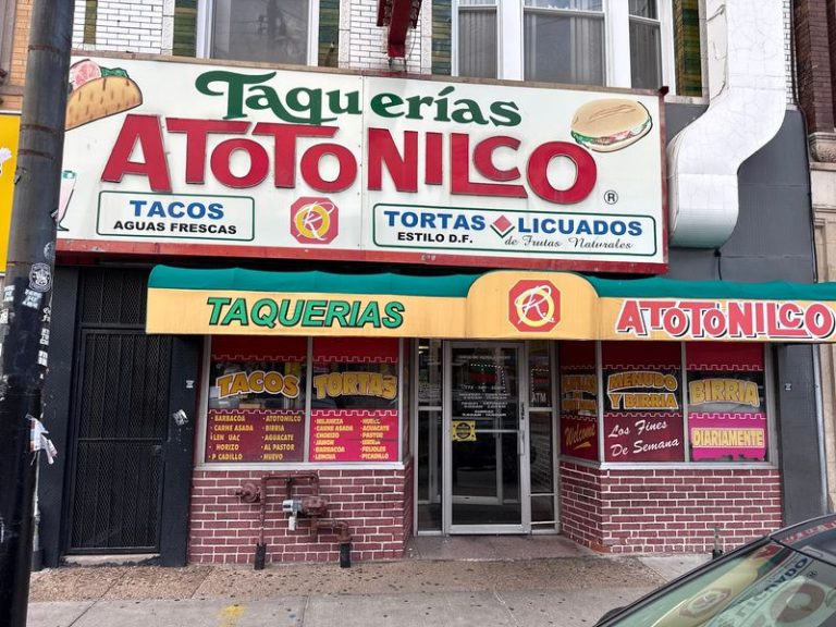 This Illinois Tamale Shop In Chicago Steams Its Corn Husks Fresh By The Dozen Every Morning