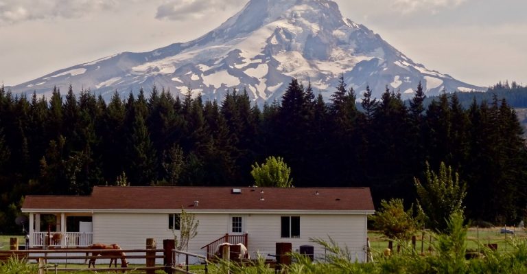 This Oregon Town Makes An Ideal Base For Exploring The Pacific Northwest