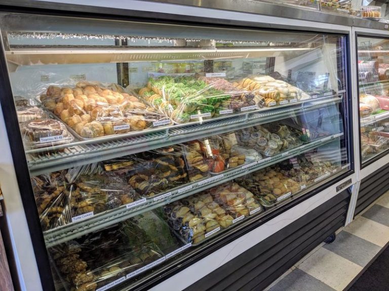 Hungry Illinois Road-Trippers Detour For These 7 Italian Markets