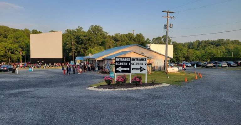 This Old-School Pennsylvania Drive-In Theater Still Shows New Releases For An Unbeatable Price