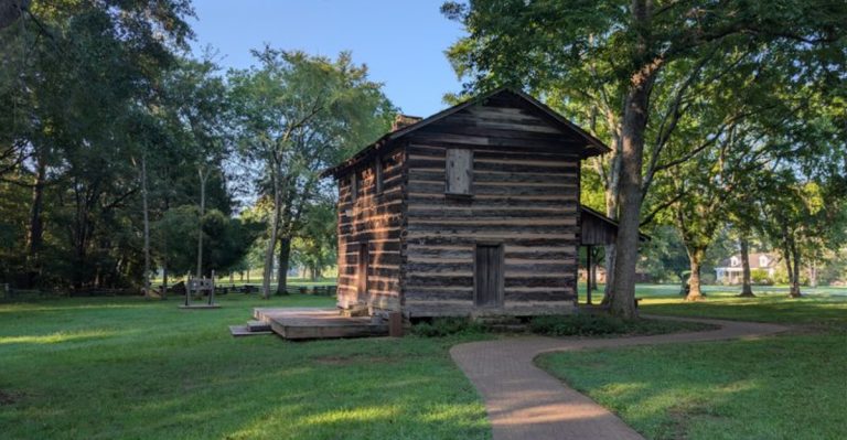 This 1-Mile South Carolina Hike Leads You Through The Remains Of A Centuries-Old Village