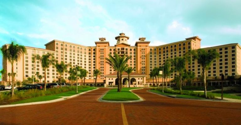 This Massive Florida Resort Has More Than 1,500 Rooms And Can Cost Surprisingly Little To Book