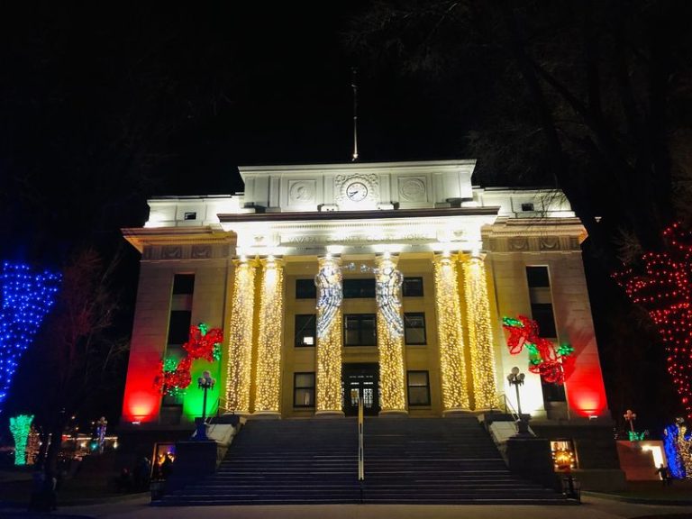 This Arizona Town Square Once Hosted A Famous Movie Brawl, And Now It Glows Every Holiday Season