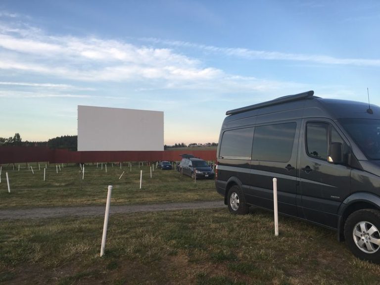 This 1955 Washington Drive-In Still Lights Up Summer Nights With Double Features Under The Stars
