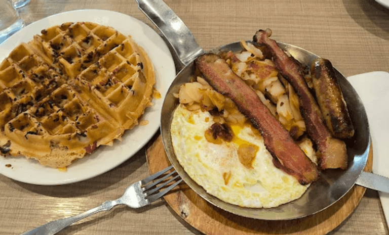 This Chicago Diner Fills Its Skillet Breakfasts So Full You Can Barely See The Plate