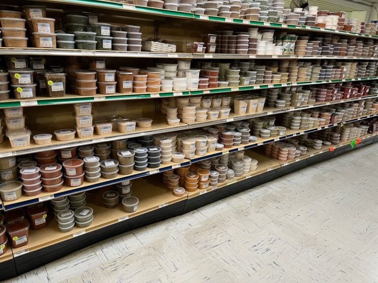 This Unassuming Illinois Amish Bulk Store Sells Spices, Noodles, And Baking Supplies For A Fraction Of Grocery Prices