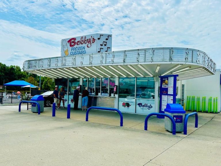 We Found 7 Illinois Frozen Custard Stands Where The Concretes Come Thick Enough To Flip