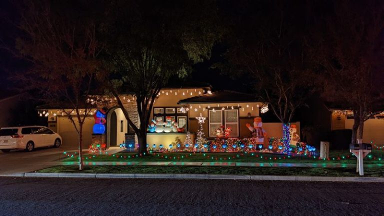 These 6 Arizona Holiday Light Displays Only Glow For A Few Weeks, So Plan Your Nights Now