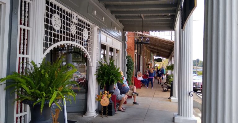 This Quiet Georgia Town Was Built Around One Of America’s Strangest Natural Wonders