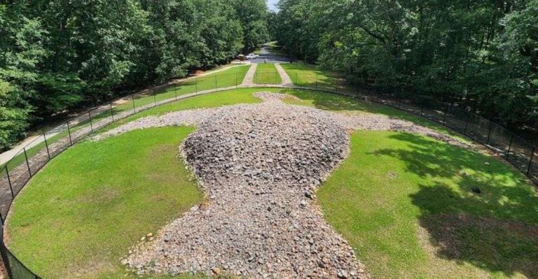 This Georgia Landmark Is A Giant Stone Eagle Believed To Be Around 2,000 Years Old