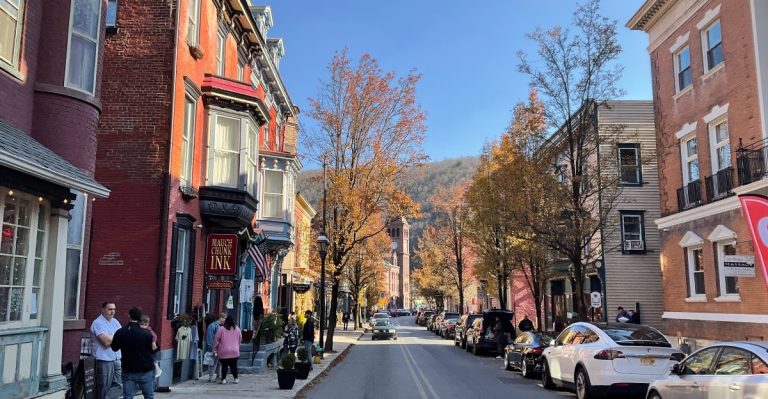 12 Pennsylvania Small Towns That Transform Into Stunning Fall Foliage Wonderlands