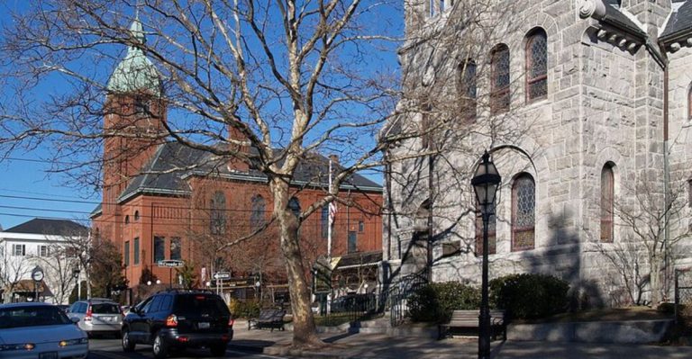This Tiny Rhode Island Town Has More Great Restaurants Per Block Than Most Cities