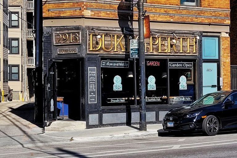 This Cozy Chicago Pub Serves Some Of The Best Fish And Chips In Illinois