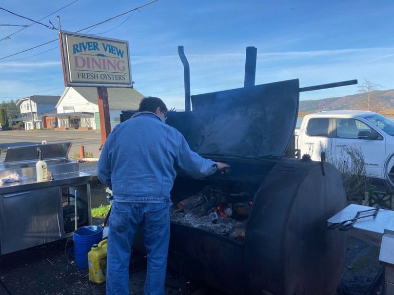 This Tiny Unassuming Washington Restaurant Serves Oysters So Heavenly You’d Never Guess It From Outside