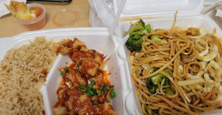 This Missouri Drive-Thru Turns Springfield-Style Cashew Chicken Into A Roadside Ritual
