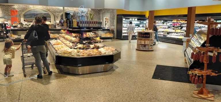 You Can Fill A Bag With Cheese At These 7 Illinois Cheese Shops Worth The Drive