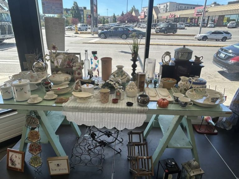 9 Enormous Washington Secondhand Shops So Packed With Treasures They’re Worth The Whole Drive