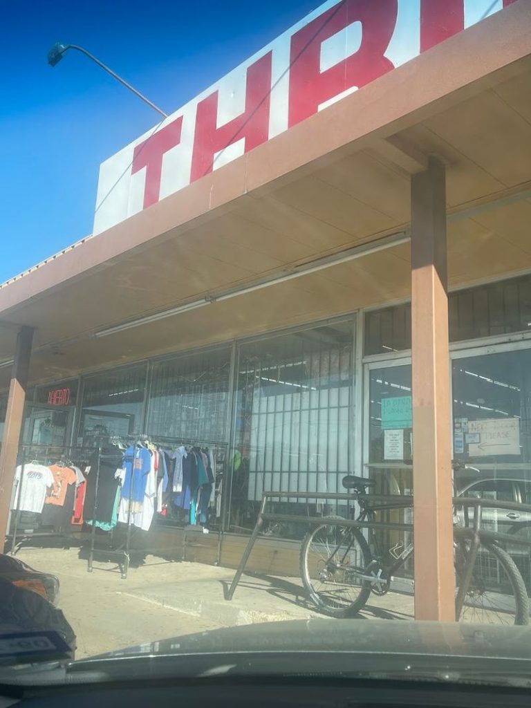 6 Massive Thrift Stores In Illinois Where A Full Day Of Shopping Still Costs Under $30
