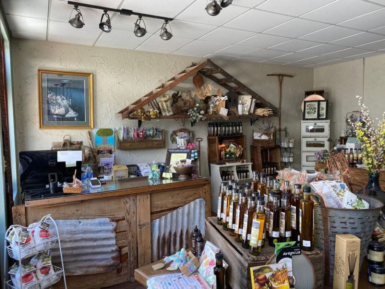 This Arizona Olive Farm Lets You Taste Fresh Desert-Grown Olive Oil The Owner Makes Himself