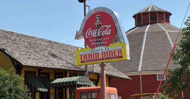 This South Dakota Restaurant Lets You Dine Inside A 19th-Century Train Car