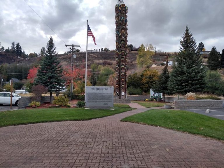 This Quiet Washington Farm Town Lets Retirees Live On Social Security With Wheat Fields All Around