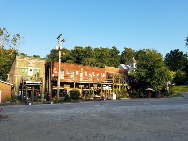 This Peaceful Small Illinois Town Is Made For A Low-Key Weekend You Won’t Want To Leave