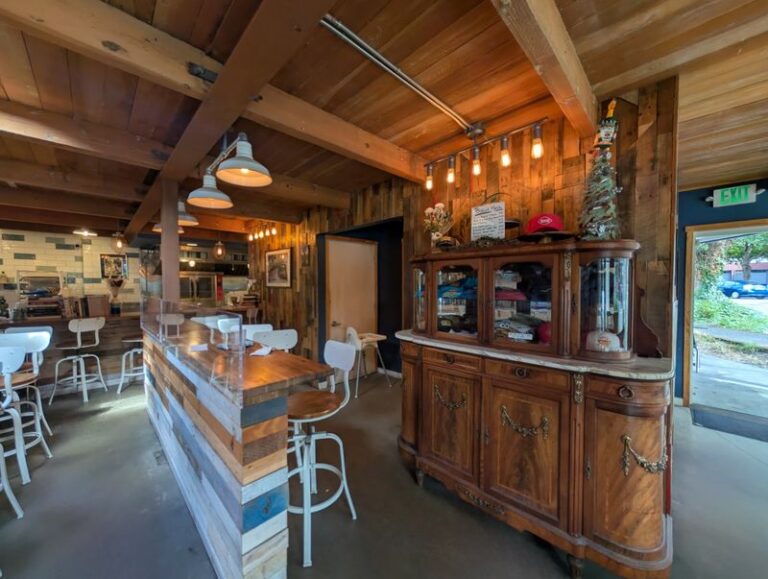 Biscuits Smothered In Gravy Come Out Huge At These 10 Washington Breakfast Cafes