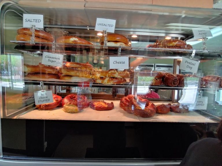 These 4 Illinois Bavarian Bakeries Twist Their Soft Pretzels Fresh And Bake Them Golden