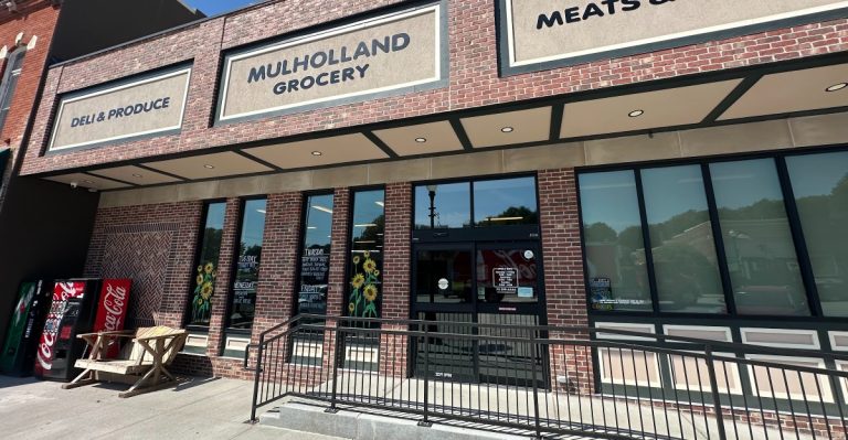 An Iowa Grocery Store Founded In 1875 Still Serves Hot Lunch Four Days A Week