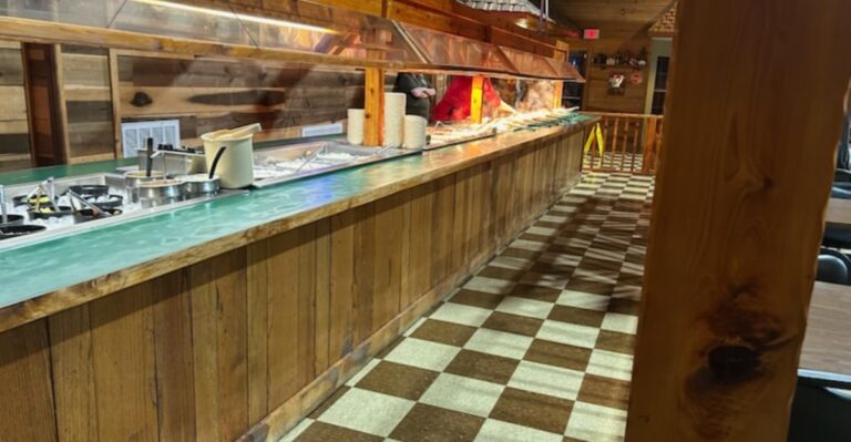 The Secret To Great Fried Fish In Mississippi Might Be Hiding At This Riverside Restaurant