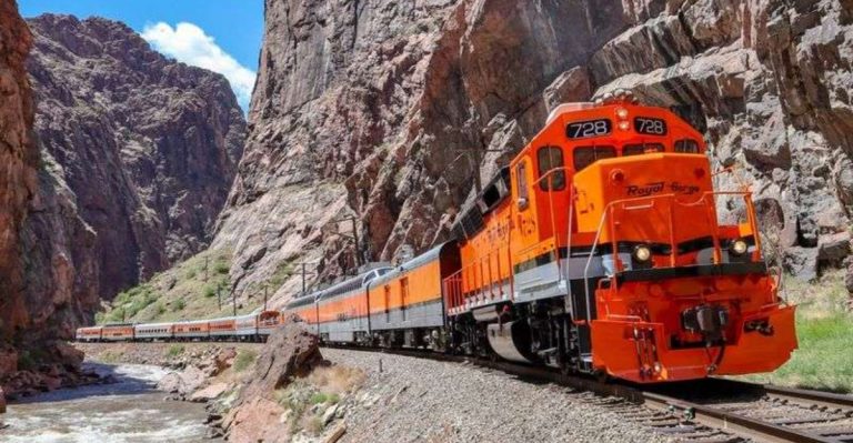 Hop Aboard This Colorado Train For A Three-Course Dinner With Unforgettable Canyon Views