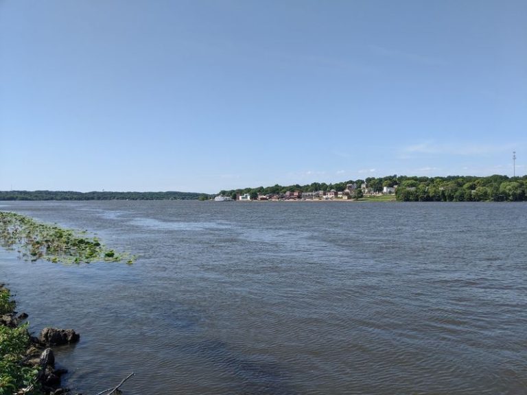 This Tiny Illinois Village on the Mississippi River Serves Up Small-Town Charm and Riverfront Views All Year