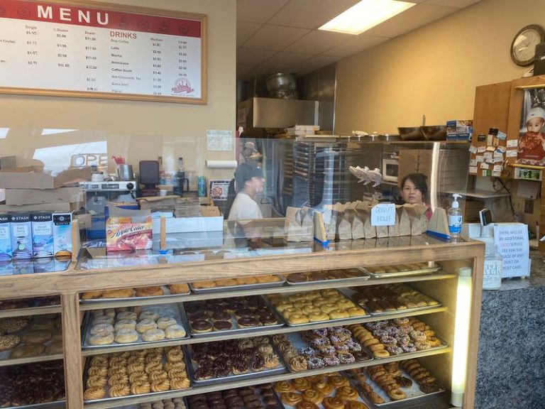 This Old-School Washington Donut Shop Makes What Fans Call The Best Maple Bar Around