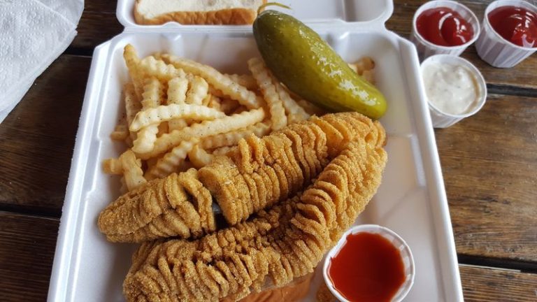 The Buffalo Fish At This Illinois Restaurant Is The Reason People Keep Making The Trip