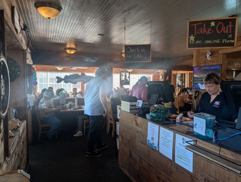 This Washington Seafood Shack Serves All-You-Can-Eat Fish And Chips With Chowder Folks Drive For