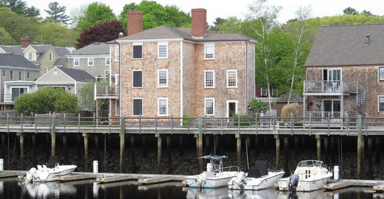 This Beautiful Massachusetts Coastal Town Deserves A Spot On Your Summer Bucket List