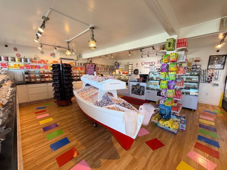 10 Washington Candy Shops Where a Little Bag of Saltwater Taffy Makes the Whole Road Trip