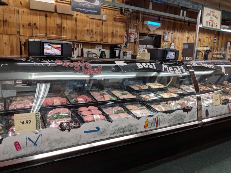 This Little Arizona Country Store Packs Its Shelves With Gourmet Cheeses, House-Smoked Meats, And Fresh Baked Goods