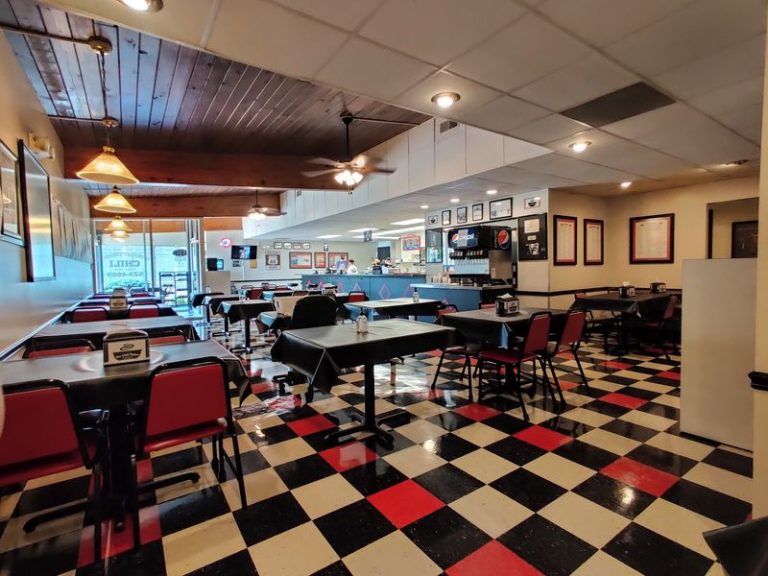 Locals Have Quietly Kept This Springfield, Illinois Chili Parlor A Secret For Decades