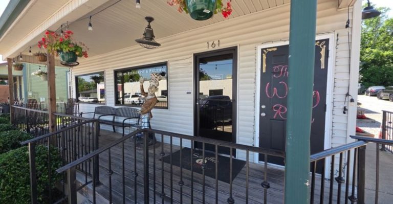 Pizza Lovers Are Making Special Trips To This Little Tennessee Pizzeria