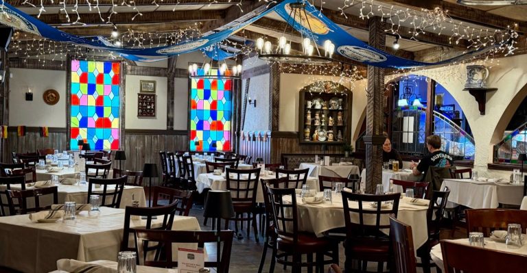 8 Illinois German Restaurants Where Schnitzel And Spaetzle Still Taste Like The Old Country